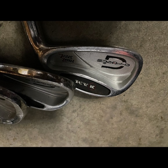 Golf clubs Ram G force 8 pc set RH
Used - Picture 2 of 14